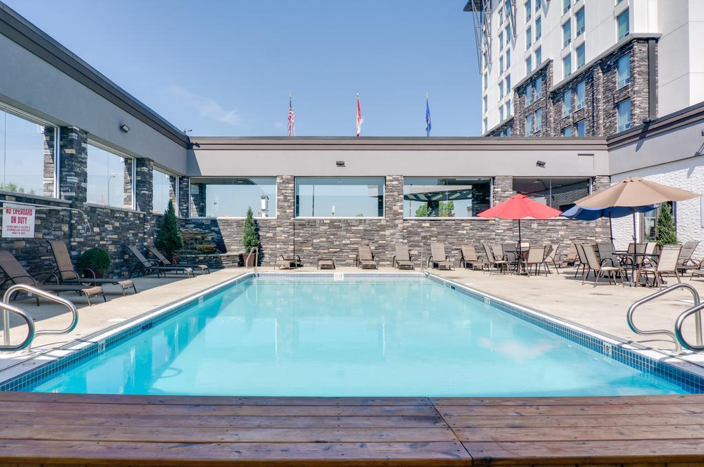 Carriage House Hotel And Conference Centre YYC Dış mekan fotoğraf